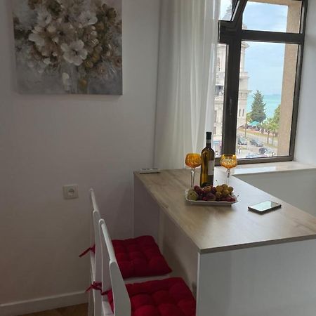 Apartment 2 Minutes From The Sea Batumi Esterno foto