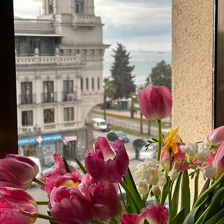 Apartment 2 Minutes From The Sea Batumi Esterno foto
