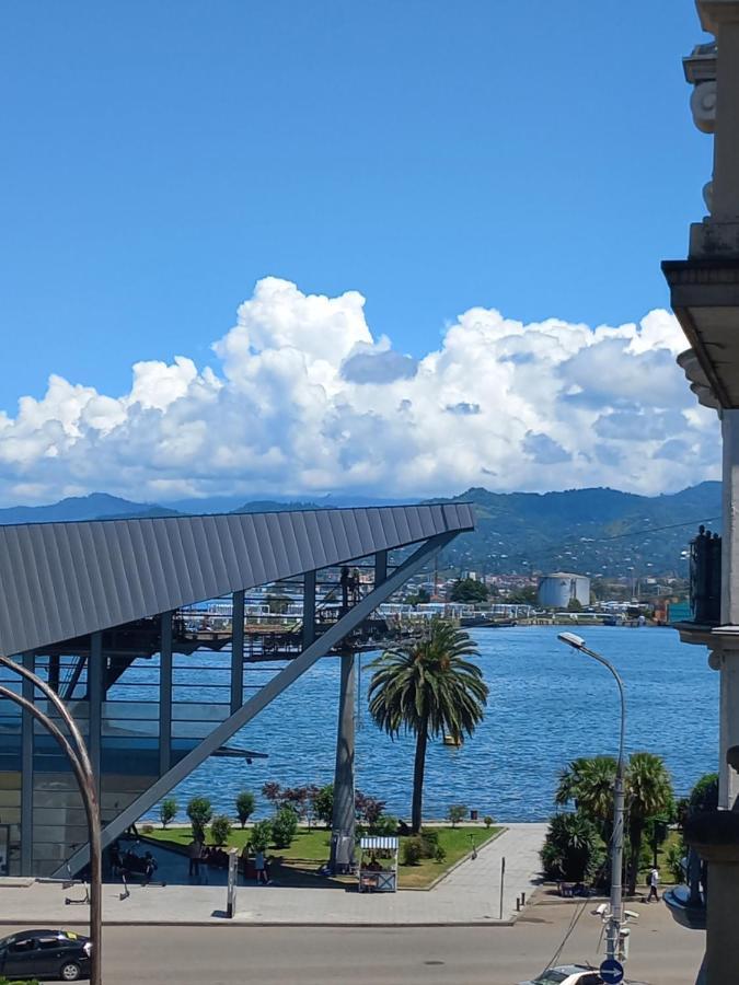 Apartment 2 Minutes From The Sea Batumi Esterno foto