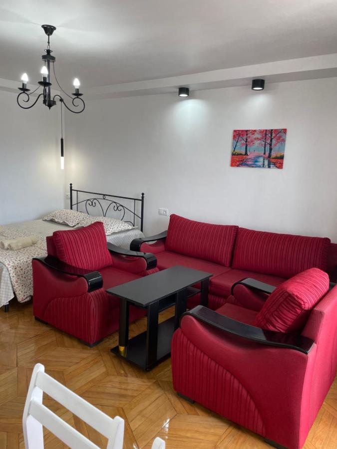 Apartment 2 Minutes From The Sea Batumi Esterno foto