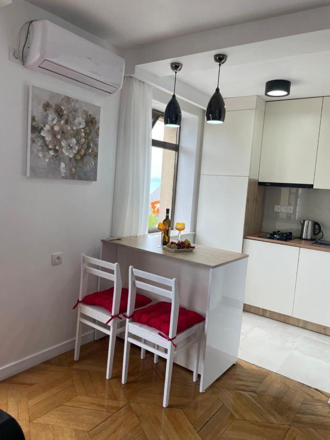 Apartment 2 Minutes From The Sea Batumi Esterno foto