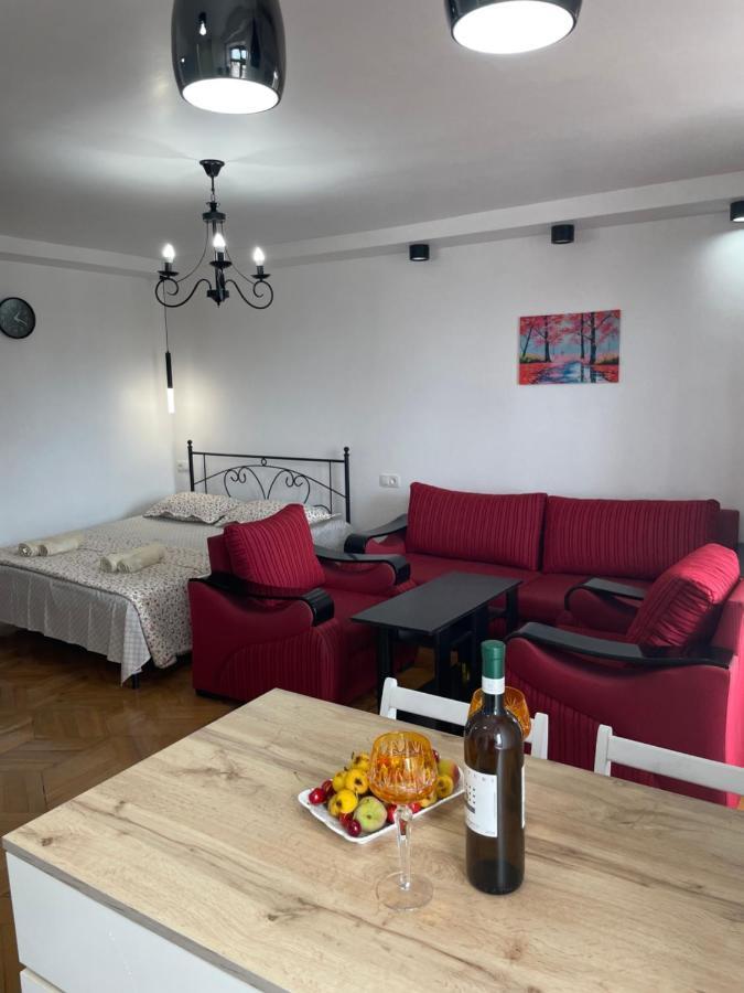 Apartment 2 Minutes From The Sea Batumi Esterno foto