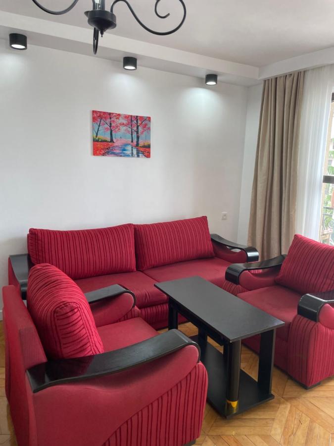 Apartment 2 Minutes From The Sea Batumi Esterno foto