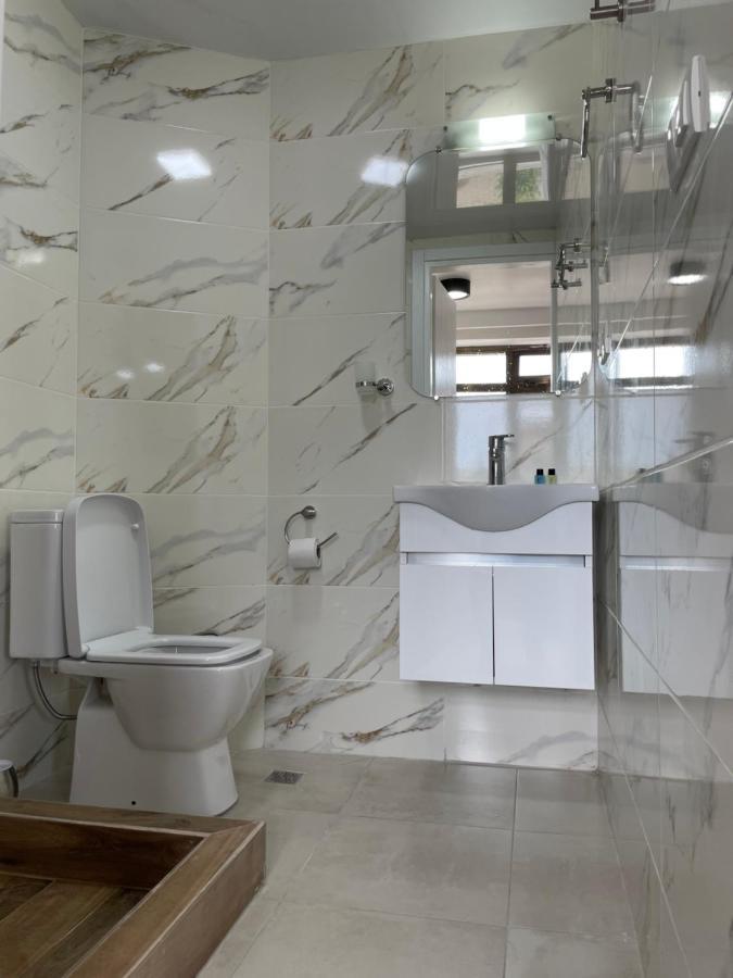 Apartment 2 Minutes From The Sea Batumi Esterno foto