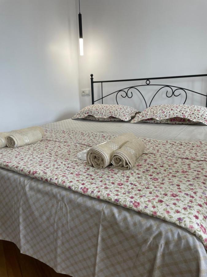 Apartment 2 Minutes From The Sea Batumi Esterno foto