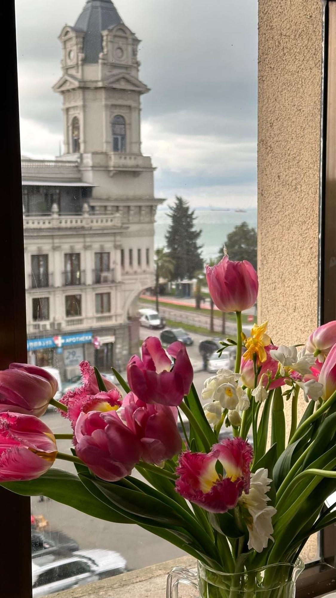 Apartment 2 Minutes From The Sea Batumi Esterno foto